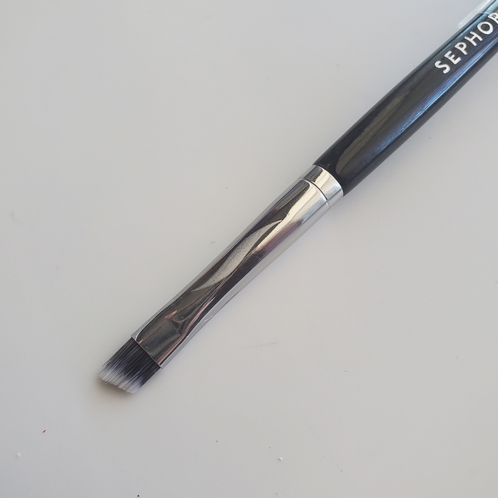 SEPHORA COLLECTION Pro Angled Liner Brush #22